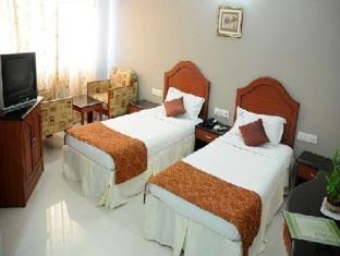 Hotel Peninsula Chennai Bagian luar foto